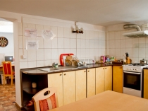 kitchen_friens_hostel_bucharest_romania_1